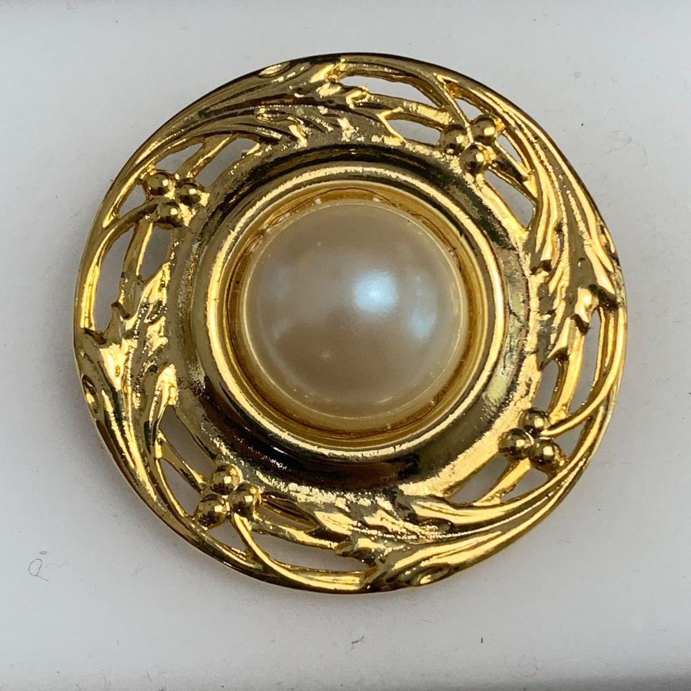 Vintage Gold Tone Faux Pearl Scarf Clip Openwork Floral Round Brooch Accessory
